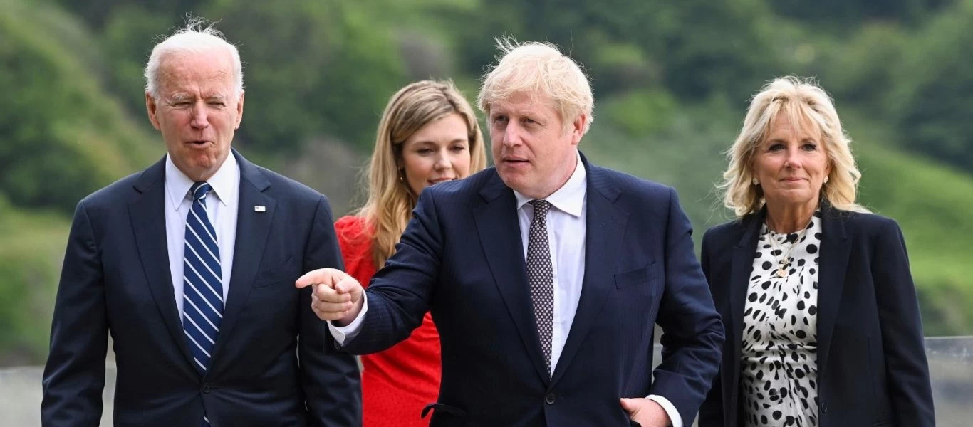 Απίστευτος Τ.Μπάιντεν: Έκανε αστείο για την... σύζυγο του Τζόνσον και τραύλιζε προσπαθώντας να το διορθώσει (βίντεο)